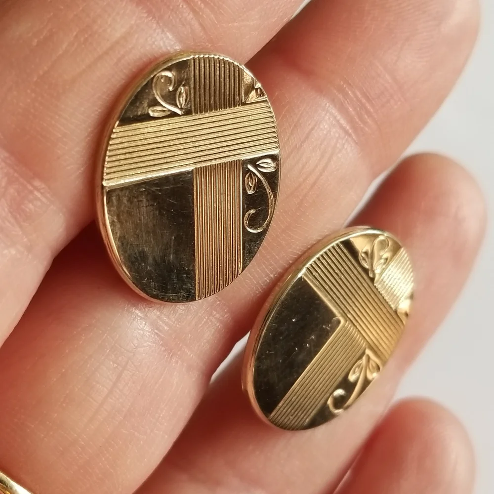 Vintage cufflinks gold tone oval etched design cuff links